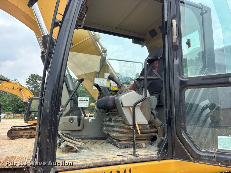 image for item DM1895 2017 Caterpillar 323F L excavator