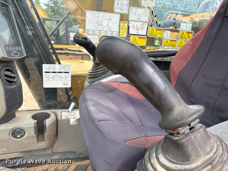 image for item DM1895 2017 Caterpillar 323F L excavator