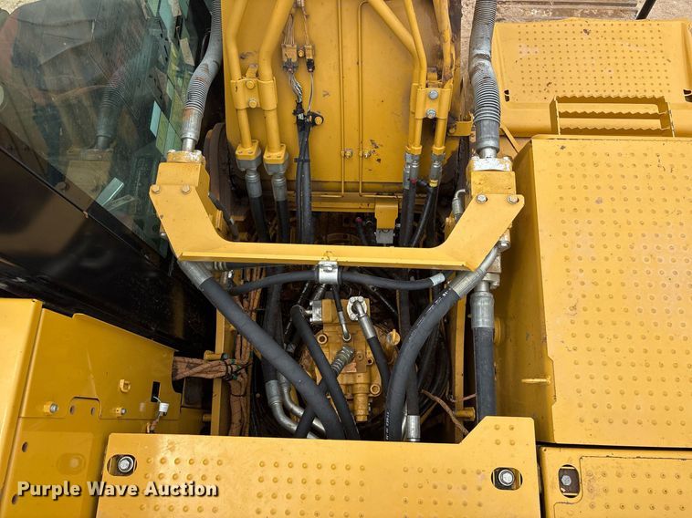 image for item DM1895 2017 Caterpillar 323F L excavator