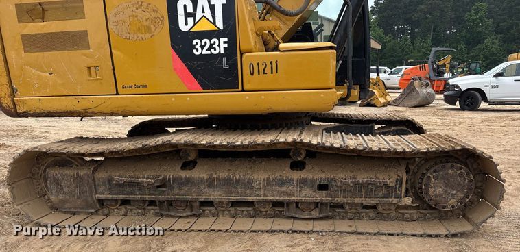 image for item DM1895 2017 Caterpillar 323F L excavator