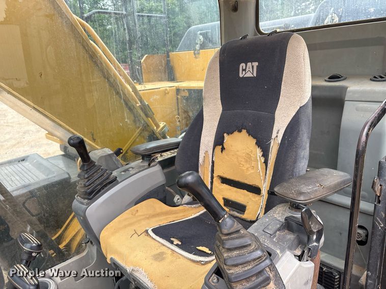 image for item DM1896 2013 Caterpillar 320E L excavator