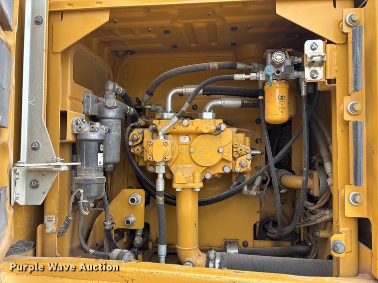 image for item DM1897 2013 Caterpillar 320E L excavator