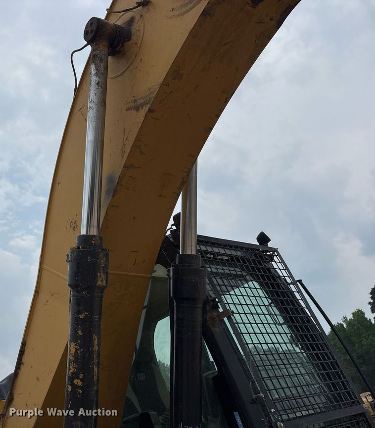 image for item DM1897 2013 Caterpillar 320E L excavator