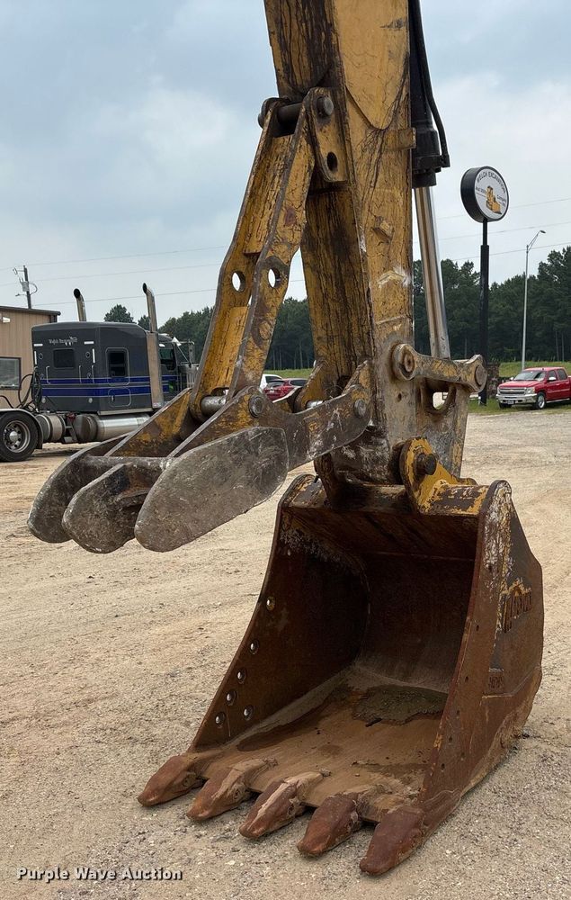 image for item DM1897 2013 Caterpillar 320E L excavator