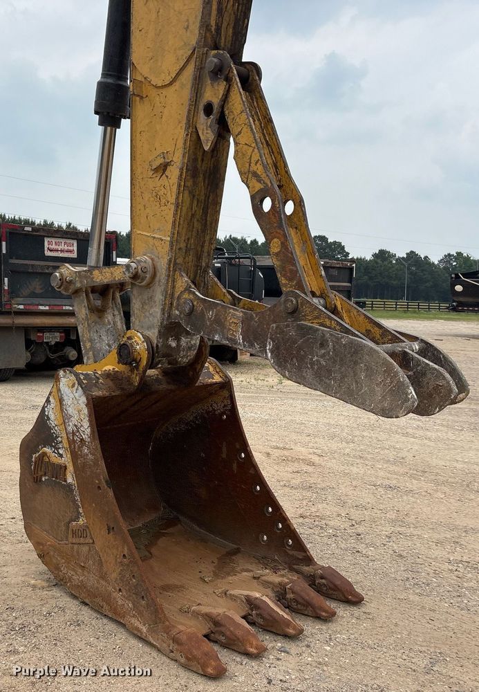 image for item DM1897 2013 Caterpillar 320E L excavator