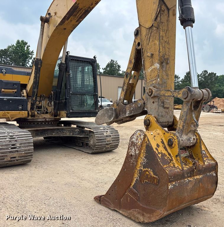 image for item DM1897 2013 Caterpillar 320E L excavator