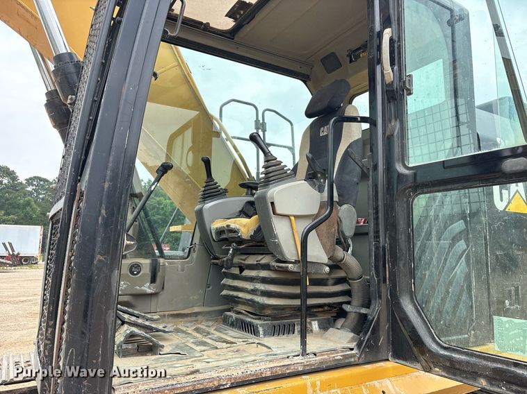image for item DM1897 2013 Caterpillar 320E L excavator