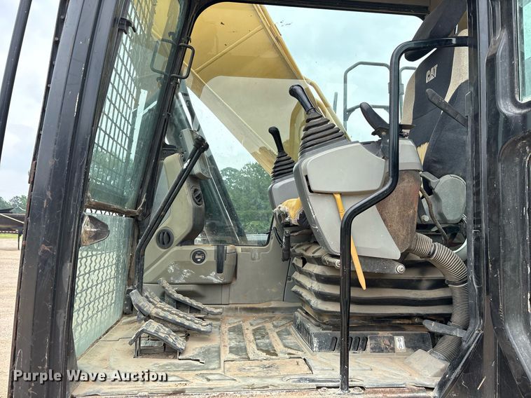 image for item DM1897 2013 Caterpillar 320E L excavator