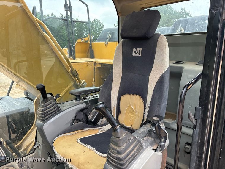 image for item DM1897 2013 Caterpillar 320E L excavator