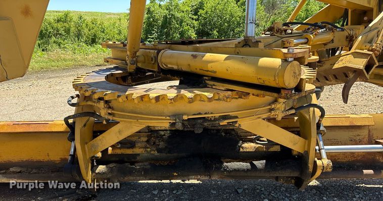 image for item DM1903 1977 Champion D-715 rigid frame motor grader