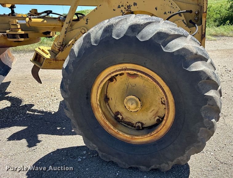 image for item DM1903 1977 Champion D-715 rigid frame motor grader