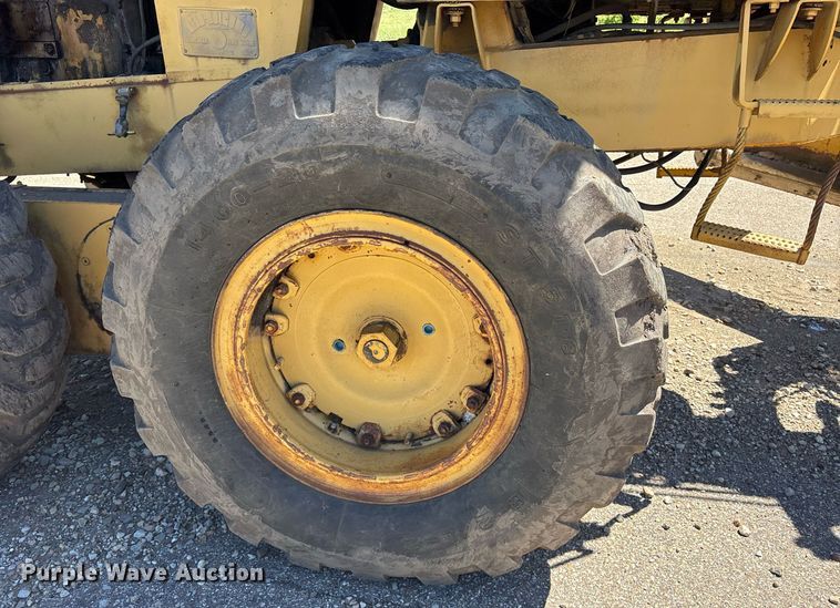 image for item DM1903 1977 Champion D-715 rigid frame motor grader