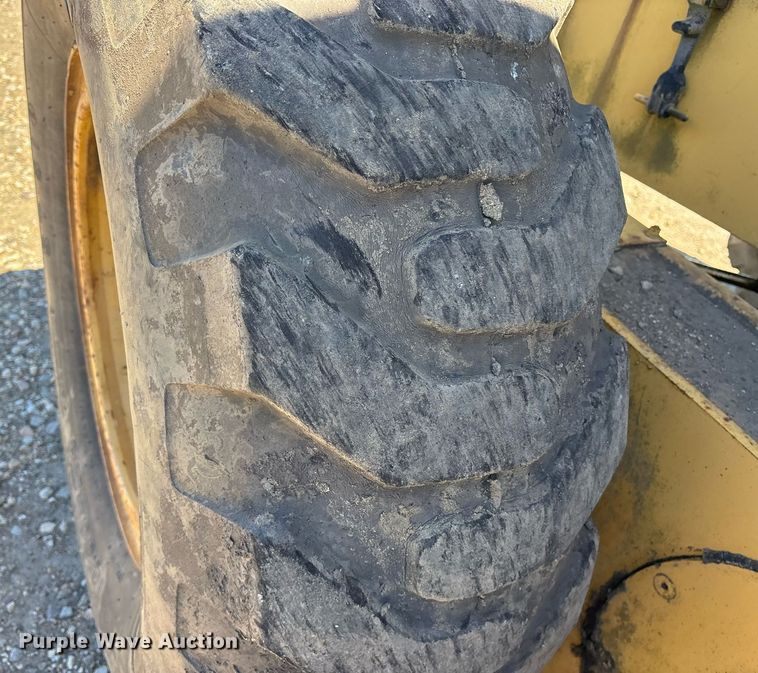 image for item DM1903 1977 Champion D-715 rigid frame motor grader