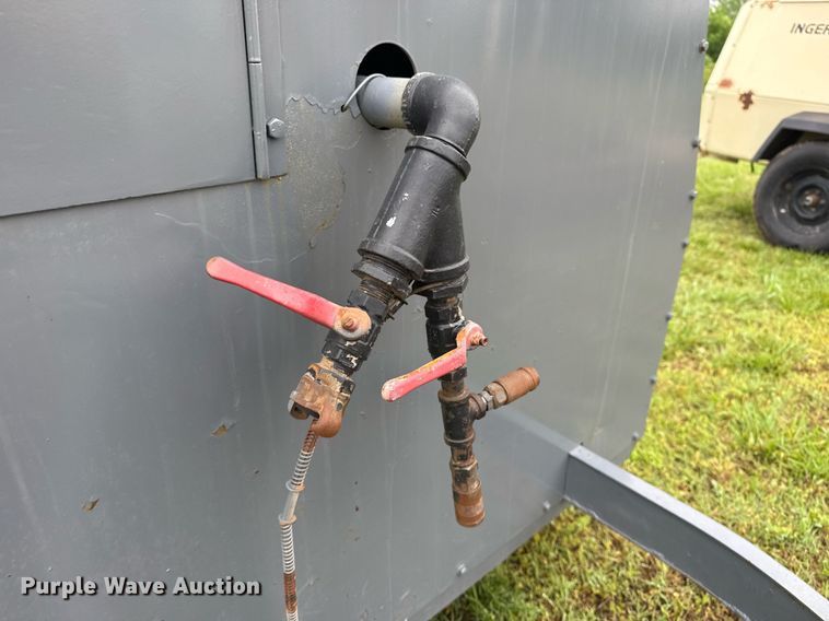 image for item DM5742 1993 LeRoi International air compressor