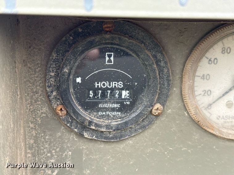 image for item DM5742 1993 LeRoi International air compressor