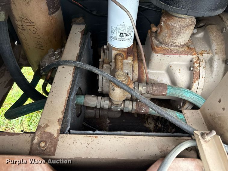 image for item DM5742 1993 LeRoi International air compressor