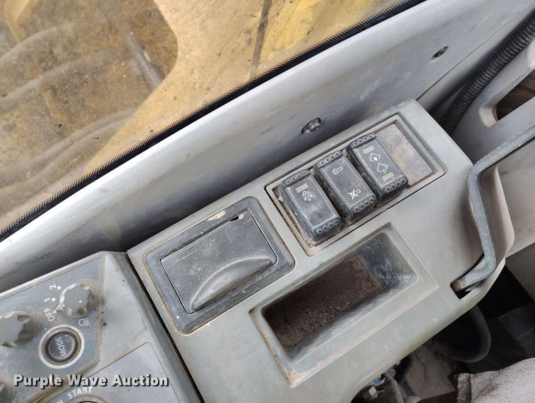 image for item DP4925 2013 John Deere 350G LC excavator