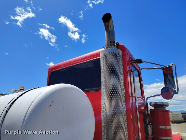 image for item DP4949 2007 Peterbilt 357 ready mix truck