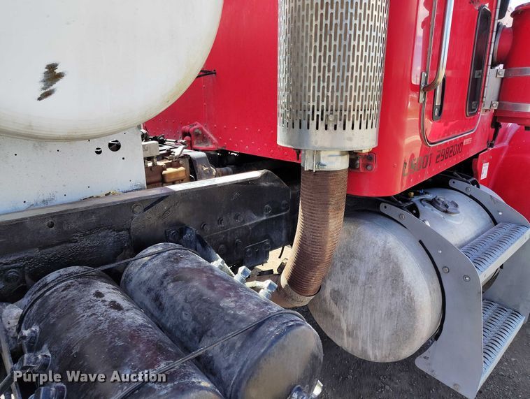 image for item DP4949 2007 Peterbilt 357 ready mix truck