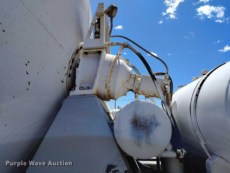 image for item DP4949 2007 Peterbilt 357 ready mix truck