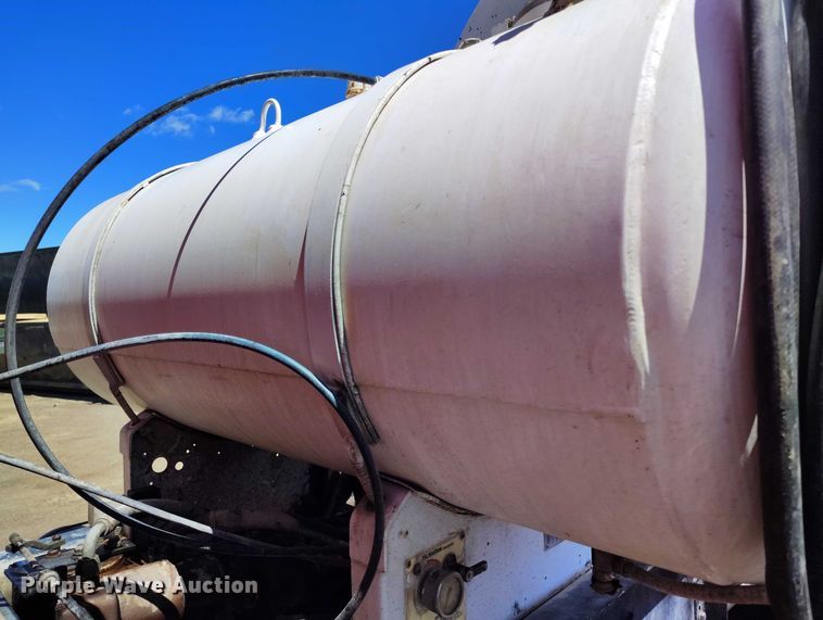 image for item DP4949 2007 Peterbilt 357 ready mix truck