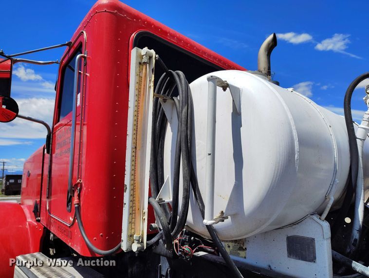 image for item DP4949 2007 Peterbilt 357 ready mix truck