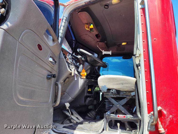 image for item DP4949 2007 Peterbilt 357 ready mix truck