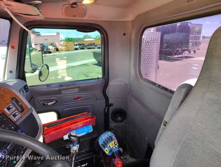 image for item DP4949 2007 Peterbilt 357 ready mix truck