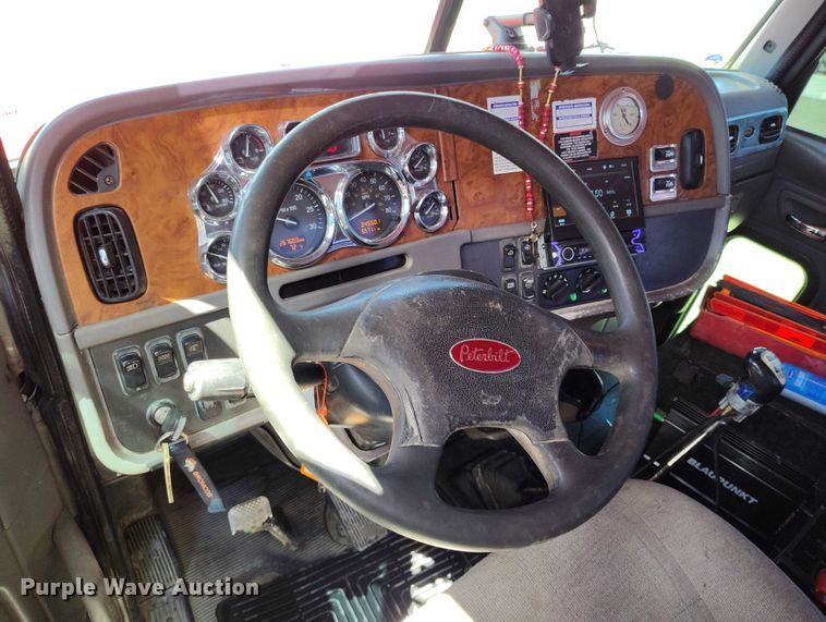 image for item DP4949 2007 Peterbilt 357 ready mix truck