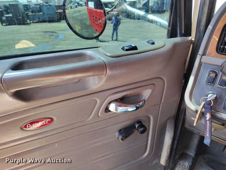 image for item DP4949 2007 Peterbilt 357 ready mix truck