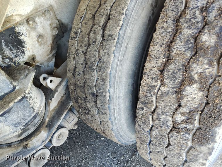 image for item DP4949 2007 Peterbilt 357 ready mix truck