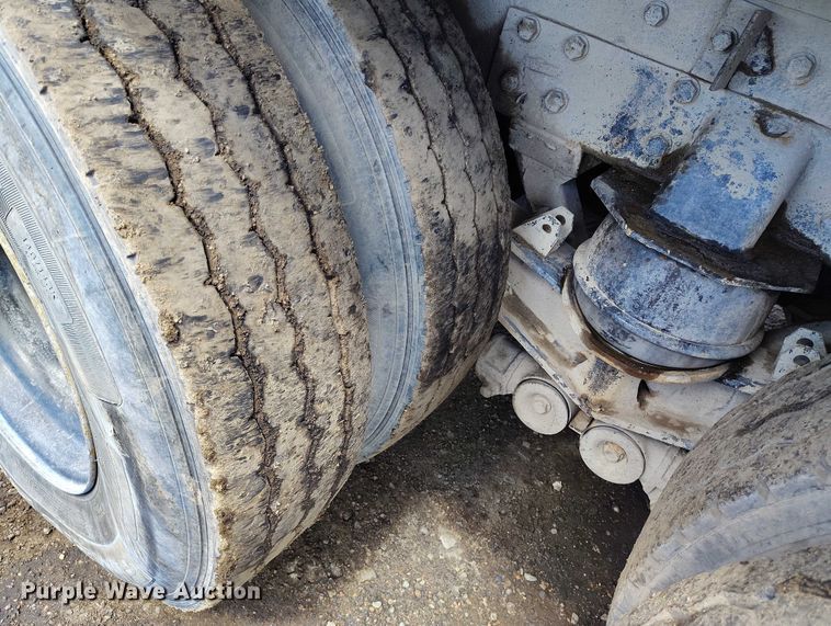 image for item DP4949 2007 Peterbilt 357 ready mix truck