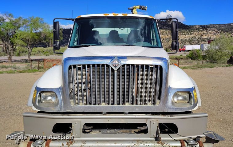 image for item DP4953 2006 International 7400 water truck