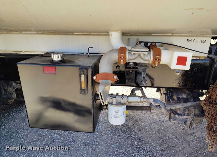 image for item DP4953 2006 International 7400 water truck