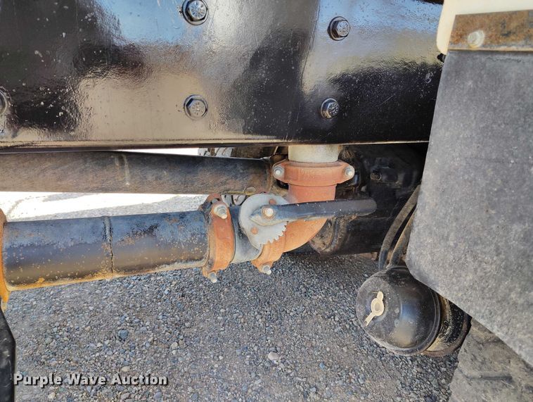 image for item DP4953 2006 International 7400 water truck