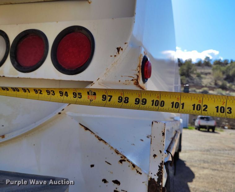 image for item DP4953 2006 International 7400 water truck