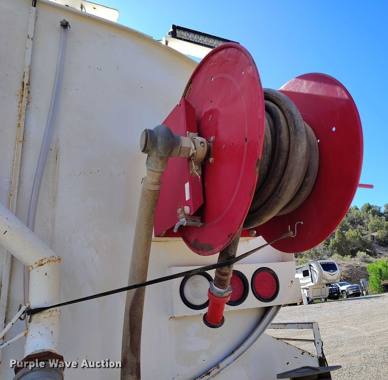 image for item DP4953 2006 International 7400 water truck