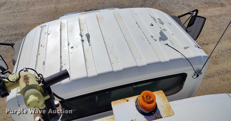 image for item DP4953 2006 International 7400 water truck