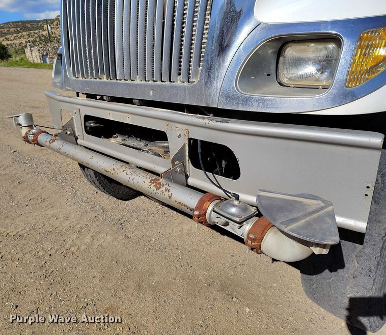 image for item DP4953 2006 International 7400 water truck