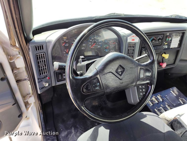 image for item DP4953 2006 International 7400 water truck