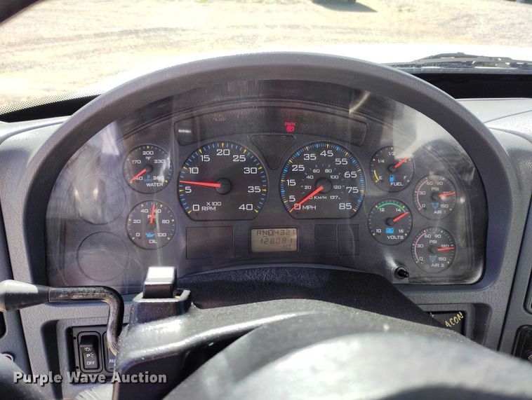 image for item DP4953 2006 International 7400 water truck