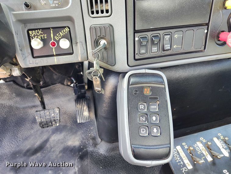 image for item DP4953 2006 International 7400 water truck