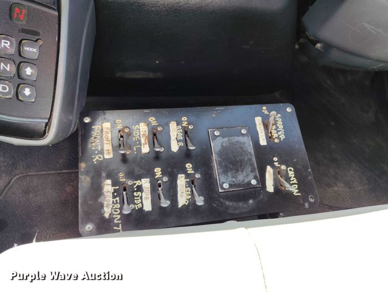 image for item DP4953 2006 International 7400 water truck