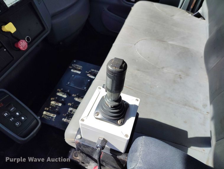 image for item DP4953 2006 International 7400 water truck