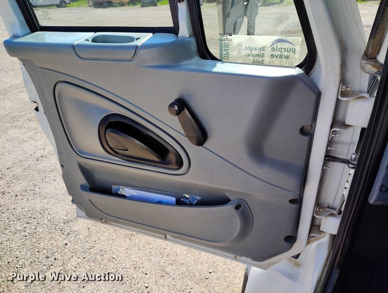 image for item DP4953 2006 International 7400 water truck