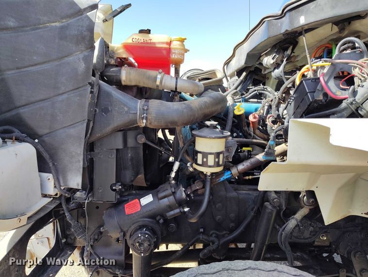 image for item DP4953 2006 International 7400 water truck