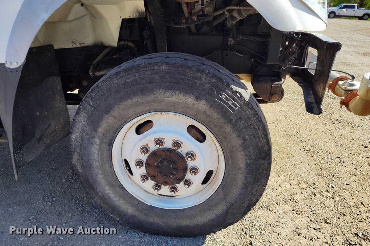 image for item DP4953 2006 International 7400 water truck