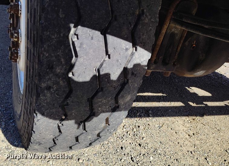 image for item DP4953 2006 International 7400 water truck