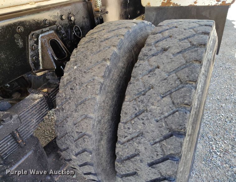 image for item DP4953 2006 International 7400 water truck