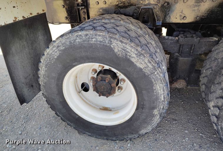 image for item DP4953 2006 International 7400 water truck